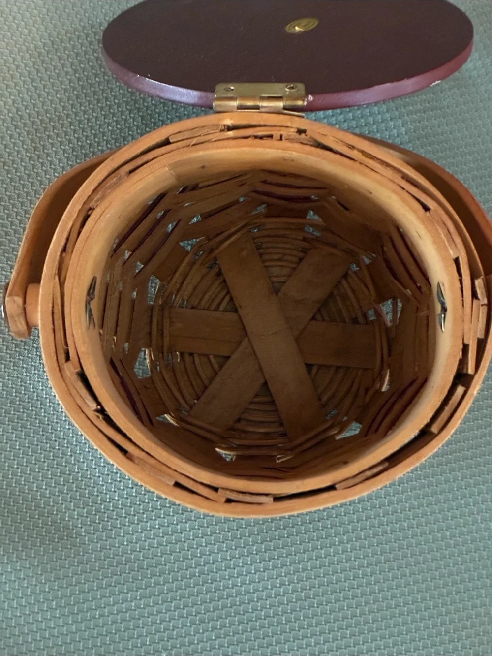 HIBID_Rustic Wicker Mini Basket with Handle and Star Accented Lid